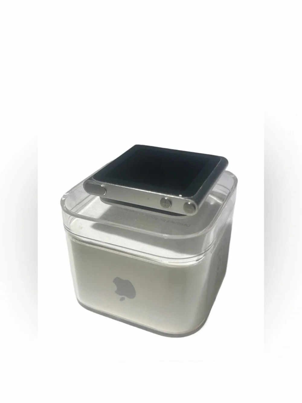 Apple Silver Clip-On iPod Shuffle 6th Generation - Picture 3 of 3
